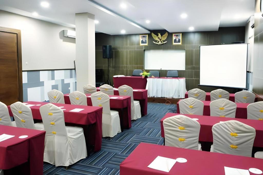 แกรนด์ อมิรา โฮเต็ล Hotel Surakarta  ภายนอก รูปภาพ